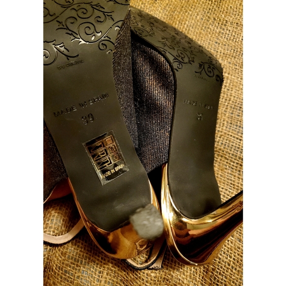 Brenda Zaro Pointed Toe Denim Gold Slingback Pumps - Picture 8 of 9